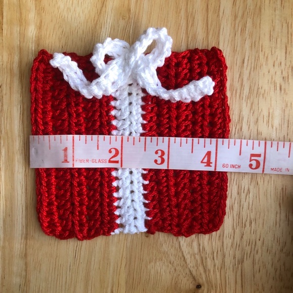 Crochet Christmas Present Coasters (4 pack) - Picture 7 of 8
